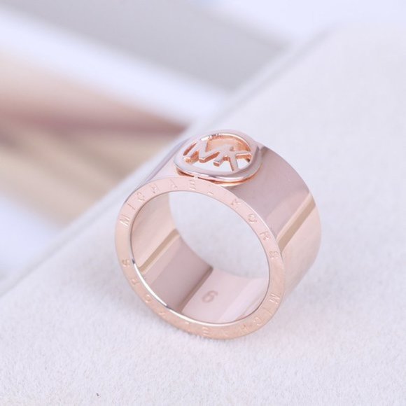 Michael Kors Simple Letter Ring Size6 - Picture 1 of 7